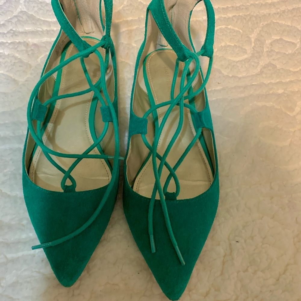 💚 GORGEOUS LACE UP SHOES💚 - Picture 3 of 7